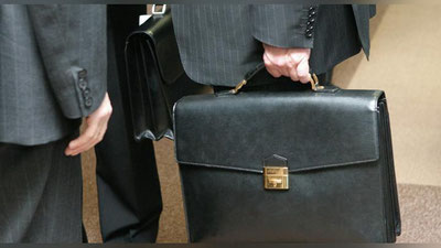 'Ҳолва емаган ҳокимлар (ҳолвани ёқтирадиган ҳокимлар ўқимасин)'ning rasmi