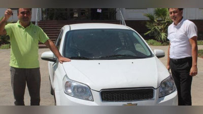 'Matbuot xizmati rahbariga avtomobil va 100 mln so`m berildi'ning rasmi