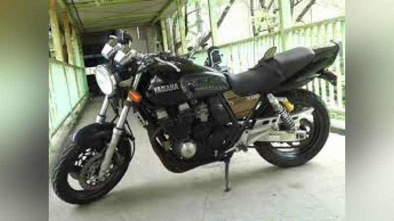 'Toshkentda motosikl olib qochgan kollej o`quvchisi daraxtga urilib, halok bo`ldi 'ning rasmi