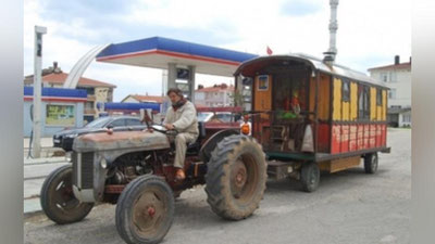 'Fransuz sayyohi traktorda Hindistonga yo`l oldi 'ning rasmi