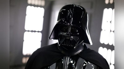 Изрображение 'ТАШКЕНТСКИЕ КИНОМАНЫ УВИДЯТ ВОЗВРАЩЕНИЕ ДАРТА ВЕЙДЕРА (ВИДЕО)'