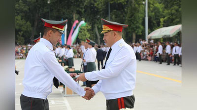 'Mudofaa vazirligi oliy harbiy ta`lim muassasalarida bitiruv tantanalari bo`lib o`tdi'ning rasmi