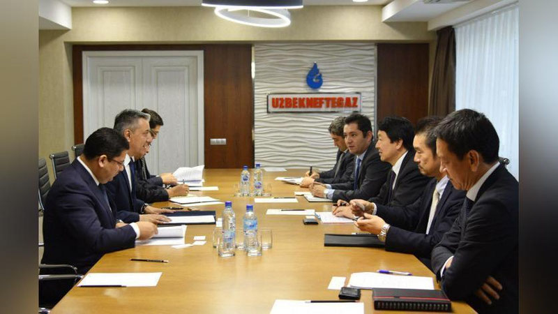 'O`zbekneftgaz AJ va Mitsubishi Korporasiyasi hamkorlikni rivojlantirish istiqbollarini muhokama etdilar'ning rasmi