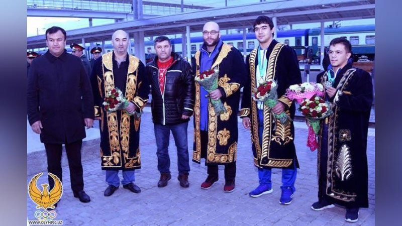 'Jahon chempionatida ishtirok etgan og`ir atletikachilarimiz yurtimizda tantanali kutib olindi'ning rasmi