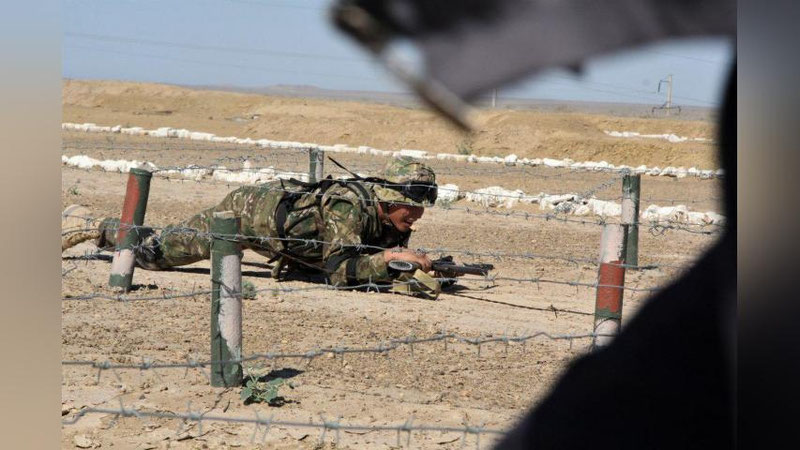 'Nukus poligonida jangda axloqiy-ruhiy ta`minotni tashkil etish namoyish etildi (foto)'ning rasmi