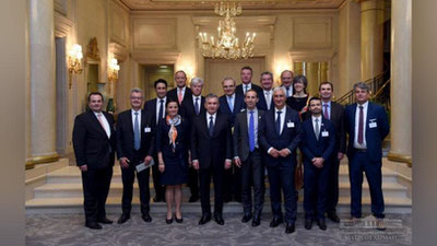 'Shavkat Mirziyoev Fransiya kompaniyalarini O`zbekistondagi investisiya loyihalarini amalga oshirishda faol qatnashishga chaqirdi'ning rasmi