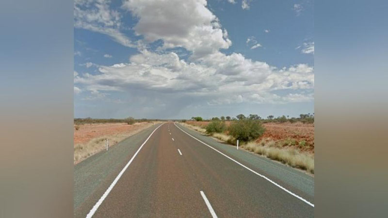 'Бирлашган Араб Амирликларида намоз ўқиш учун катта йўлда тўхтайдиган ҳайдовчилар жазоланади'ning rasmi