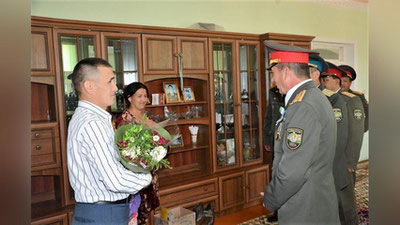 'Samarqandda marhum harbiy xizmatchi oilasi holidan xabar olindi'ning rasmi