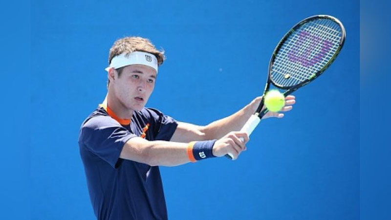 'HAMYuRTIMIZ JO`RABEK KARIMOV XITOYLIK AORAN VANG BILAN BOSh SOVRINNI QO`LGA KIRITDI'ning rasmi