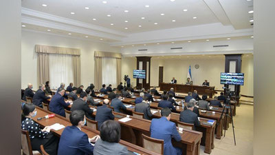 'O`zbekiston Respublikasi Oliy Majlisi Senatining o`n ikkinchi yalpi majlisi o`z ishini boshladi'ning rasmi