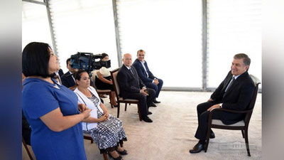 'Shavkat Mirziyoev shahar aholisi bilan muloqot qildi'ning rasmi