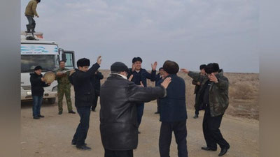 'Orol dengizi tubidan suv chiqdi  'ning rasmi