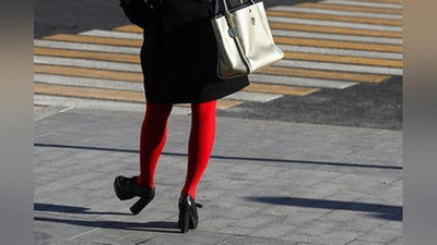 '40 даражали совуққа капрон пайпоқда чиққан талаба қизнинг оёғини совуқ урди'ning rasmi