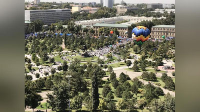 Изрображение 'ФЕСТИВАЛЬ НА ТАШКЕНТСКОМ СКВЕРЕ С ВЫСОТЫ (ВИДЕО)'