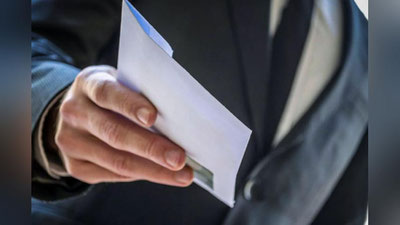 'Jizzaxda tuman moliya bo`limi huquqshunos maslahatchisi 30 mln so`m pora olayotganda ushlandi'ning rasmi