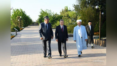 Изрображение 'ШАВКАТ МИРЗИЁЕВ ПОБЫВАЛ В ДВУХ МАВЗОЛЕЯХ НА ЮГЕ СТРАНЫ (ФОТО)'