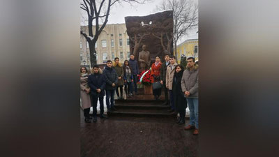 Изрображение 'В МОСКВЕ ПОЧТИЛИ ПАМЯТЬ ИСЛАМА КАРИМОВА (ФОТО)'