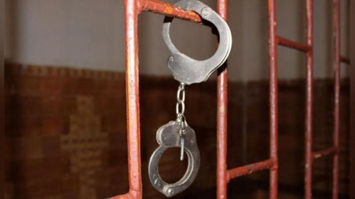 '​Xotini va qizini pichoqlagan 70 yoshli erkakka jazo tayinlandi'ning rasmi