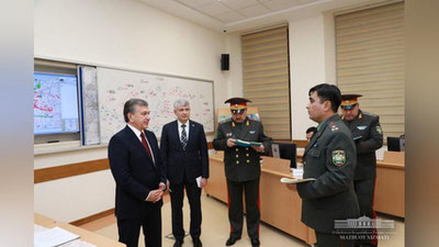 'Shavkat Mirziyoev Qurolli Kuchlar akademiyasida bo`ldi'ning rasmi