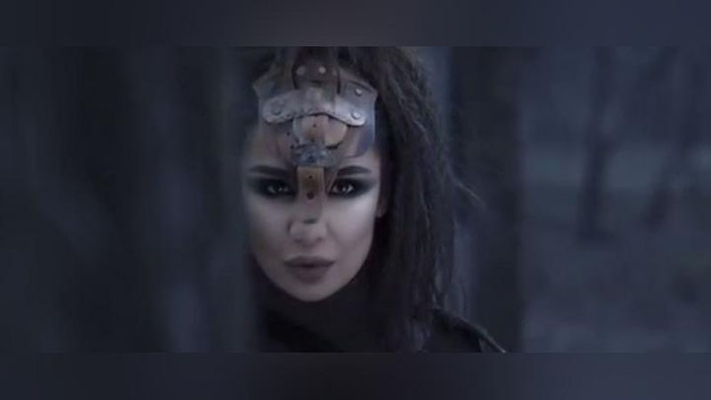 Изрображение 'МУНИСА РИЗАЕВА ПРЕДСТАЛА В ОБРАЗЕ АМАЗОНКИ В НОВОМ КЛИПЕ (ВИДЕО)'