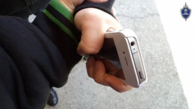 '"Telefoningizni berib turing". Shu tariqa telefon o`g`irlaganlar ushlandi'ning rasmi