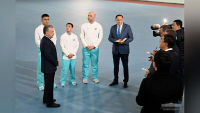 Изрображение 'Президент посетил новую школу и спортивный комплекс в Андижане (фото)'