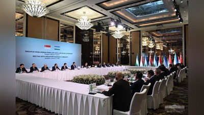 Изрображение 'Президент Узбекистана посетил в Сингапуре Школу имени Ли Куан Ю и встретился с бизнесменами'