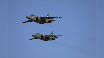 'Samoda samolyotlar “raqsi”: Xonobodda harbiy qismning 70 yilligi nishonlandi'ning rasmi