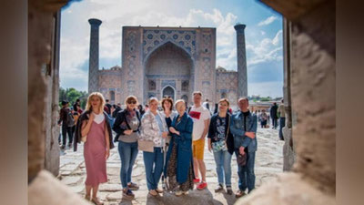 'So`nggi 10 oyda O`zbekistonga necha ming nafar turist kelgani ma`lum bo`ldi'ning rasmi