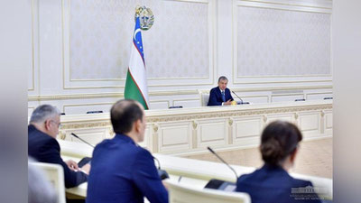 Изрображение 'Шавкат Мирзиёев: "Кто из хокимов встретился с выпускниками и решил вопрос об их трудоустройстве?"'