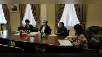 Изрображение 'В "Узбеккино" обсудили совместный с Японией кинопроект "Аромат сакуры"'