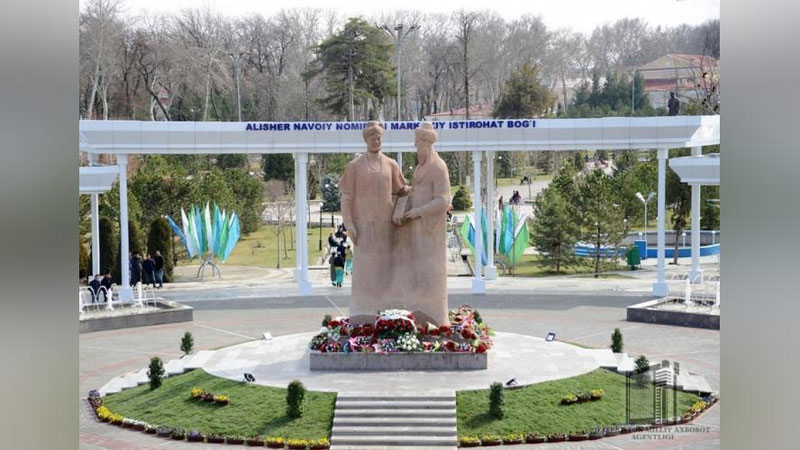 'Алишер Навоий ва Абдураҳмон Жомий ҳайкали ўрнатилди'ning rasmi