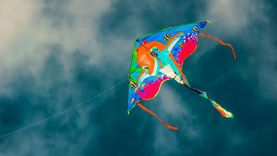 Изрображение 'ОТЕЦ "СОЗДАЛ" ВЕТЕР ДЛЯ ДОЧЕРИ, ЧТОБЫ ЗАПУСТИТЬ ВОЗДУШНОГО ЗМЕЯ (ВИДЕО)'