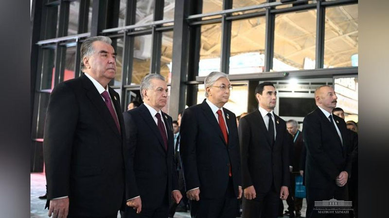 'Prezident Dushanbeda o`tkazilgan rasmiy, ishbilarmonlik va madaniy tadbirlarda ishtirok etdi(foto)'ning rasmi