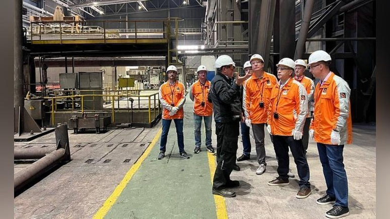 '“O`zbekneftgaz”: Mehriddin Abdullaev boshchiligidagi delegasiya Rossiyadagi amaliy tashrif doirasida quvur ishlab chiqarish zavodlarida bo`ldi'ning rasmi