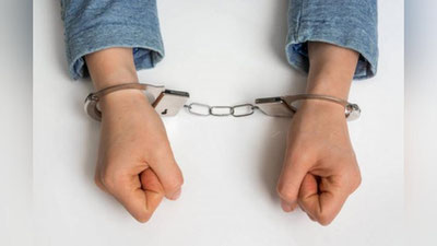 'Qizlarni fohishalik uchun Turkiyaga jo`natmoqchi bo`lgan ayolga sud hukmi o`qildi'ning rasmi