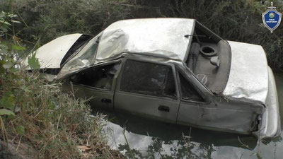 Изрображение 'В Андижанской области угнанный автомобиль обнаружили в канале (фото)'