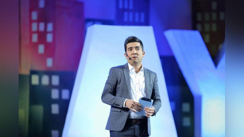 '“Dizayn” guruhi ishtirokchisi Qobil Karimberdiev yakka o`zi konsert beradi'ning rasmi