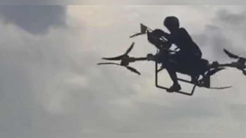 'Dunyodagi ilk uchar skuter Xuanxe daryosi uzra uchib o`tadi (Video)'ning rasmi