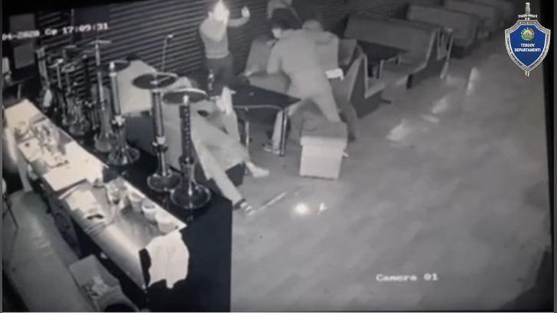 Изрображение 'В Сурхандарье группа молодых людей кулаками и битами отстаивала честь своего наставника (видео)'