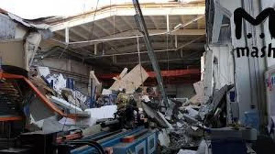 'Rossiyada zavodning tom qismi qulab tushdi 'ning rasmi