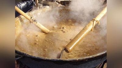 Изрображение 'В ТАДЖИКИСТАНЕ РЕБЕНОК УПАЛ В КАЗАН С ГОТОВЯЩИМСЯ СУМАЛЯКОМ'