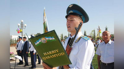 'Mudofaa vazirligiga qarashli harbiy bilim yurtlarida kursantlar harbiy qasamyod qabul qilishdi'ning rasmi