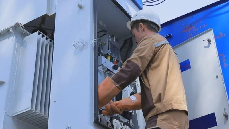 'Cовуқ кунларда электрдан ортиқча фойдаланганлар тармоқдан узиб қўйилмайди'ning rasmi