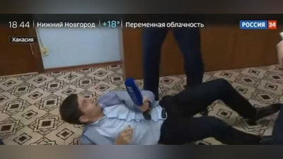 Изрображение 'Глава района в России напал на журналиста прямо во время интервью (видео)'