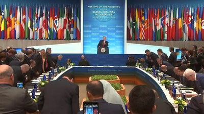 'Tramp terrorizmga qarshi kurash bo`yicha xalqaro koalisiya vakillari bilan uchrashdi 'ning rasmi