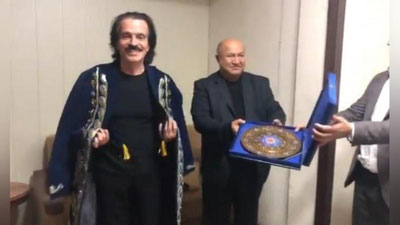 'Yanni: Milliy choponni kiyib, xuddi o`zbekka aylanib qoldim'ning rasmi