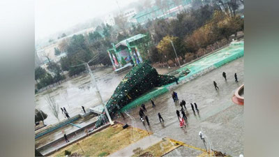 'Termizdagi katta archa qor aralash kuchli shamol tufayli qulab tushdi'ning rasmi