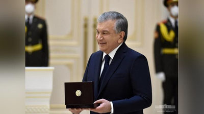 'Президент таълим-тарбия тизимидаги ходимлардан бир гуруҳини мукофотлади'ning rasmi
