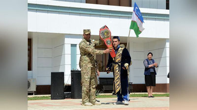 'Harbiy xizmatchilarimiz xalqaro musobaqada birinchilikni qo`lga kiritdi'ning rasmi